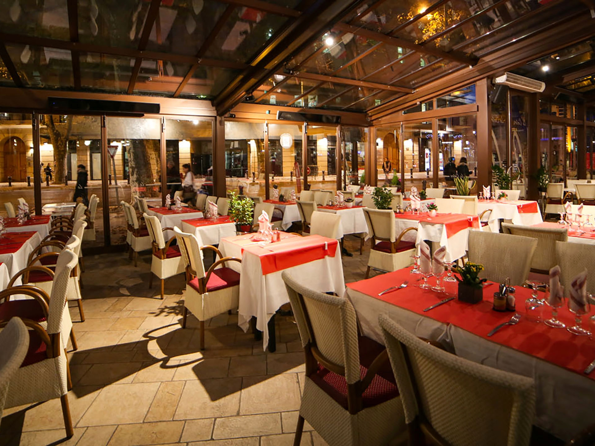 Le Cintra - Brasserie historique 24h/24 Place Jeanne d'Arc Aix