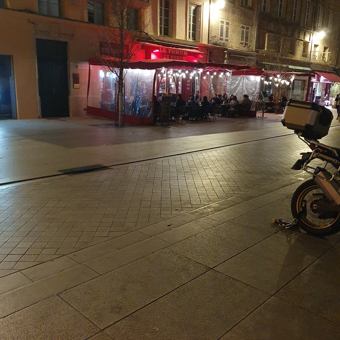 Le Forum - Terrasse couverte rue Peyresc Aix